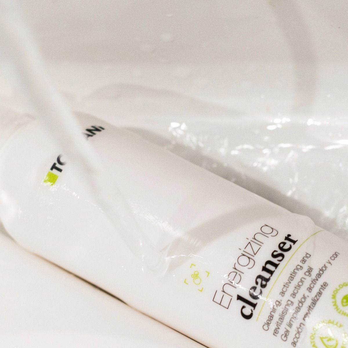 ENERGIZING CLEANSER - Face cleanser